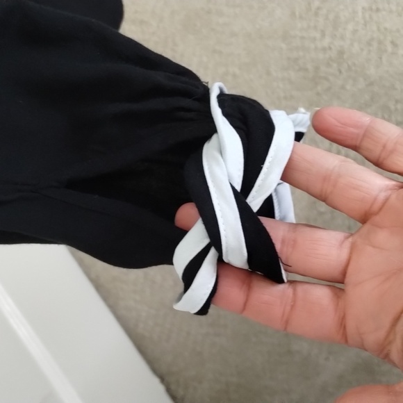 Forever 21 black and white on or off shoulder blouse size large, lined - Picture 4 of 10